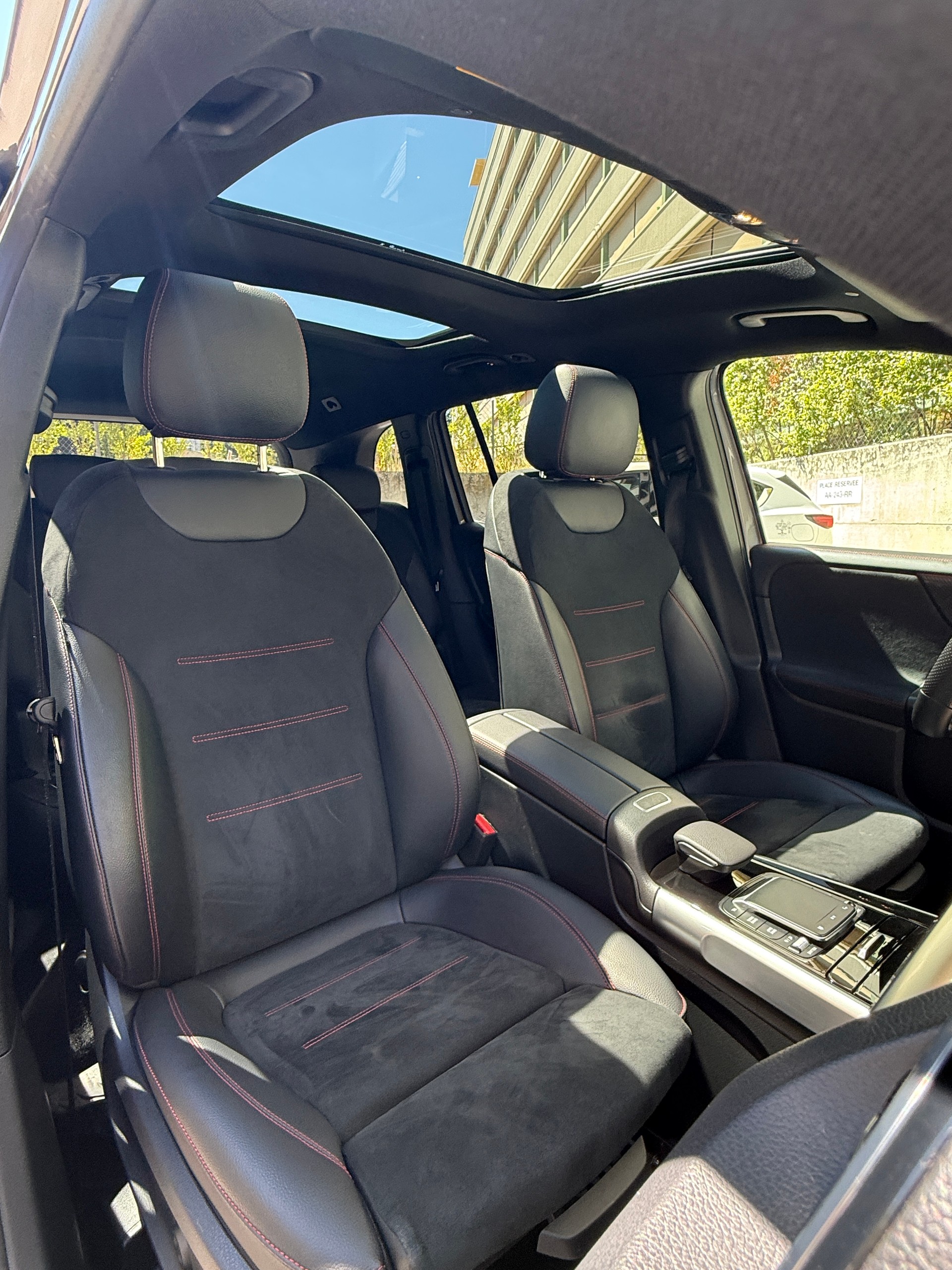 MERCEDES-BENZ GLB 250 4Matic AMG Line 8G-Tronic-image-11