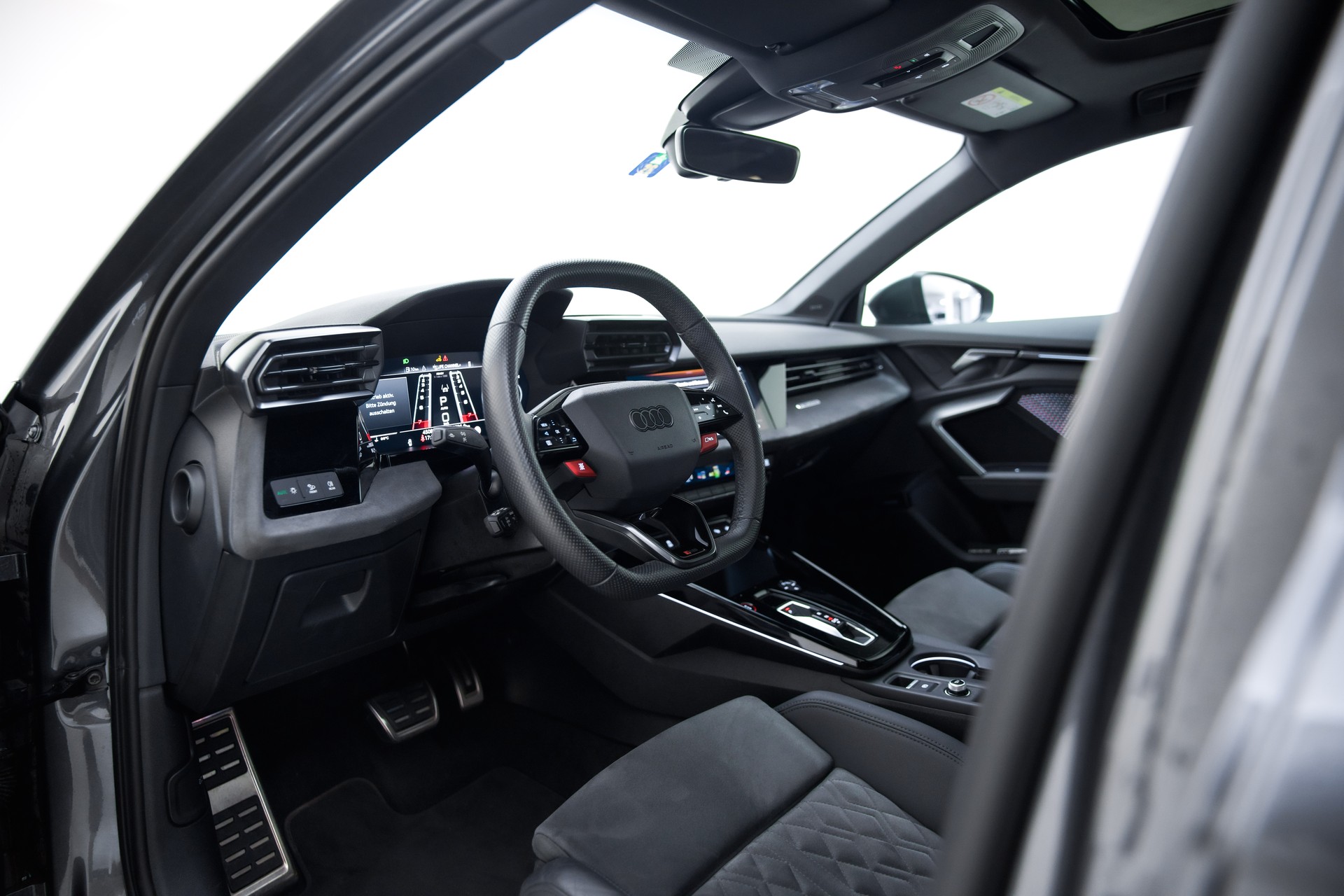 AUDI RS3 Limousine 2.5 TSI quattro S-tronic-image-15
