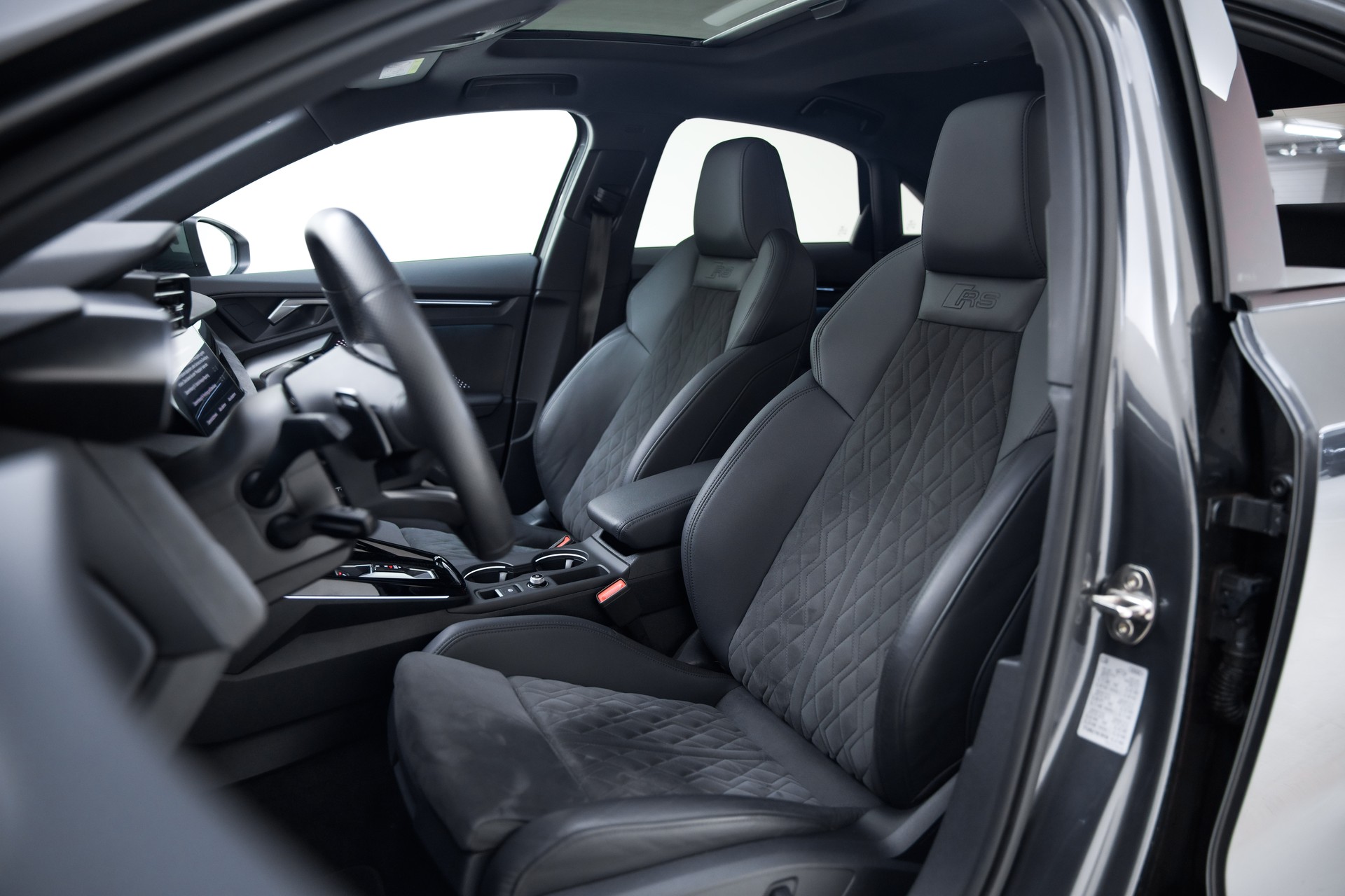 AUDI RS3 Limousine 2.5 TSI quattro S-tronic-image-17