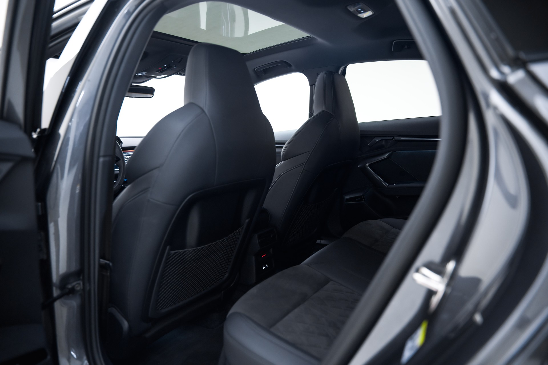 AUDI RS3 Limousine 2.5 TSI quattro S-tronic-image-18