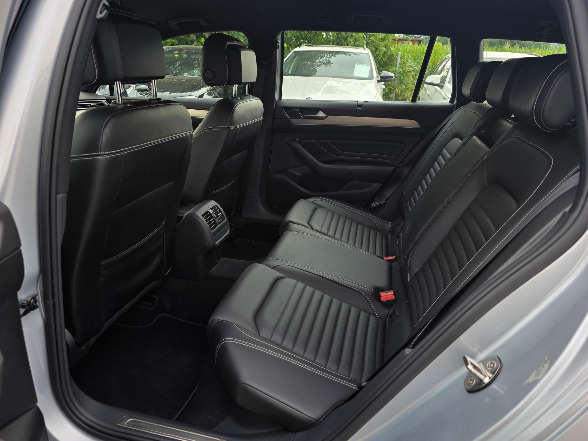 VW Passat 2.0 TDI BMT Elegance 4Motion DSG * CH-Fahrzeug * Vollausstattung * Frisch ab MFK *-image-28