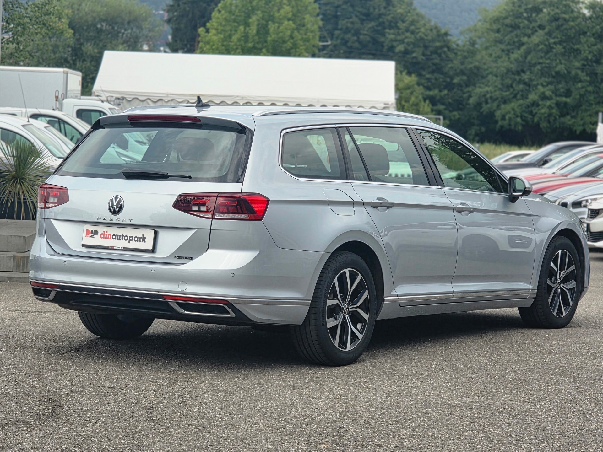 VW Passat 2.0 TDI BMT Elegance 4Motion DSG * CH-Fahrzeug * Vollausstattung * Frisch ab MFK *-image-5