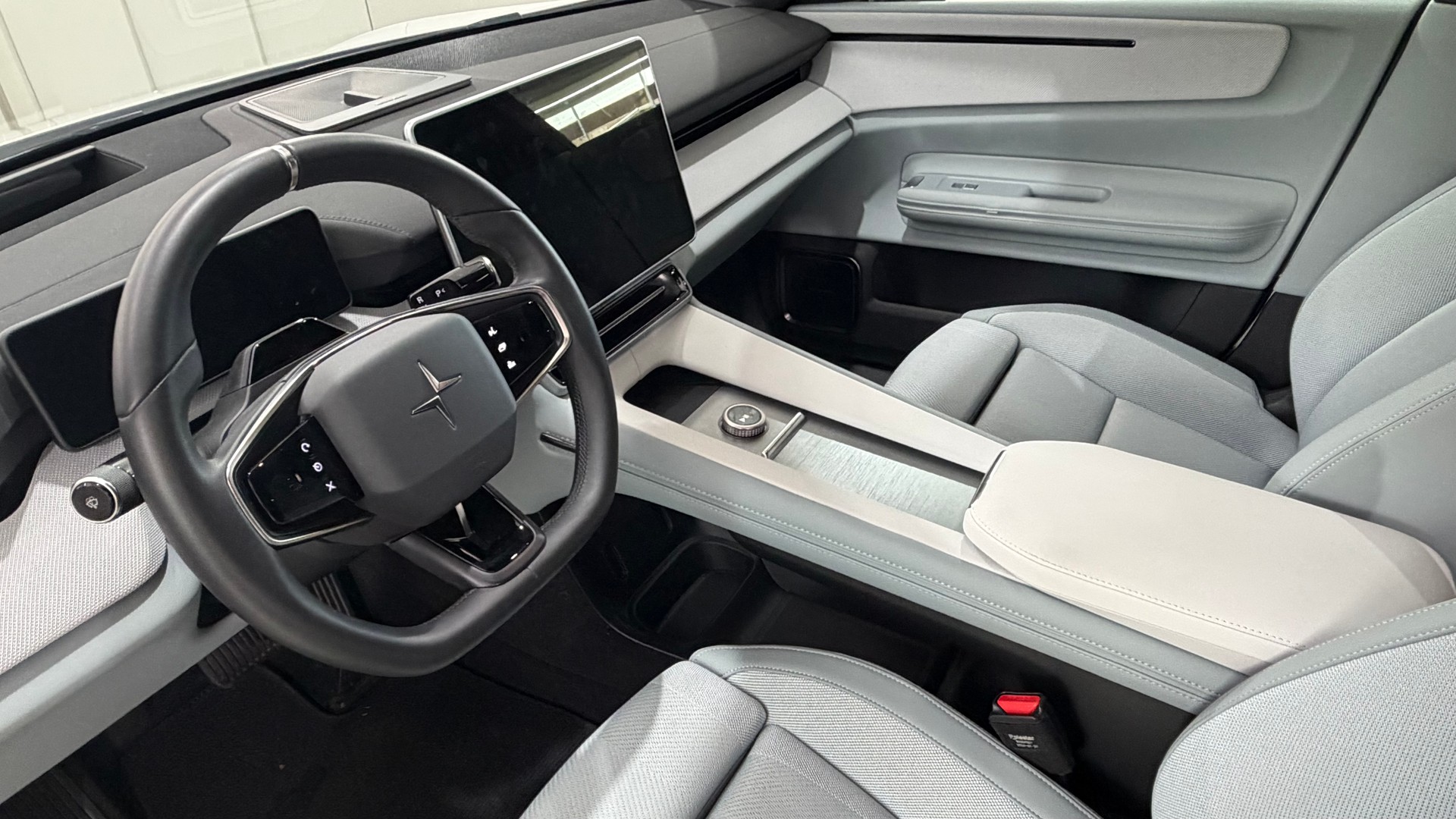 POLESTAR 4 Long Range Dual Motor-image-3
