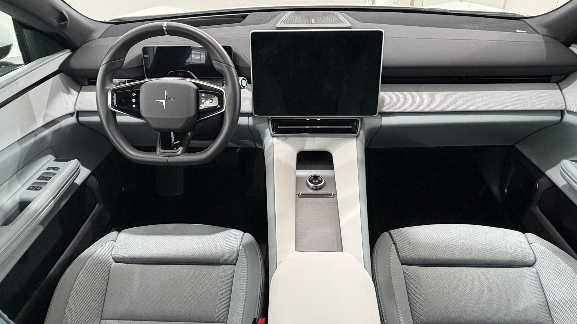 POLESTAR 4 Long Range Dual Motor-image-4