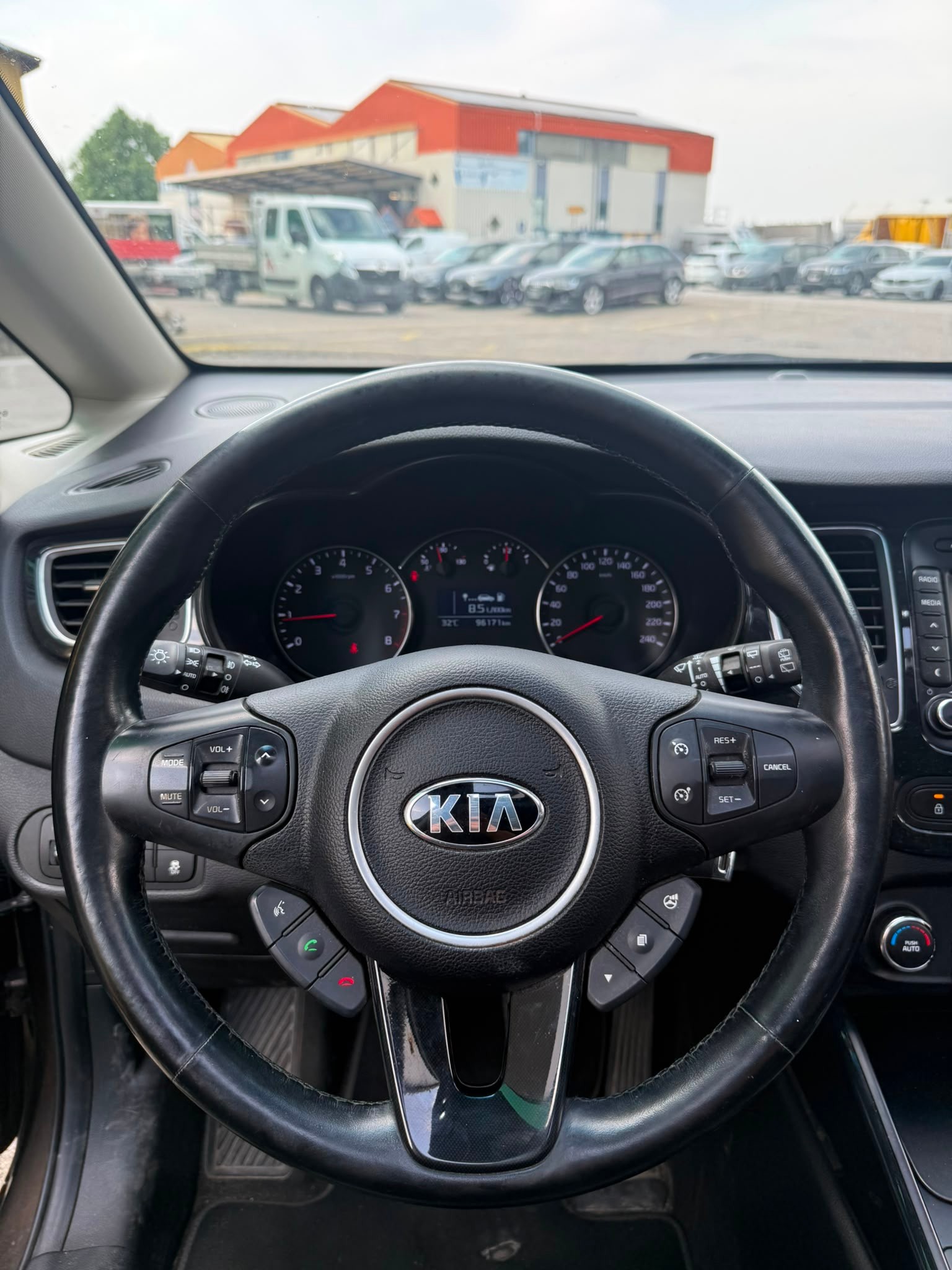 KIA Carens 1.6 GDI Classic-image-11