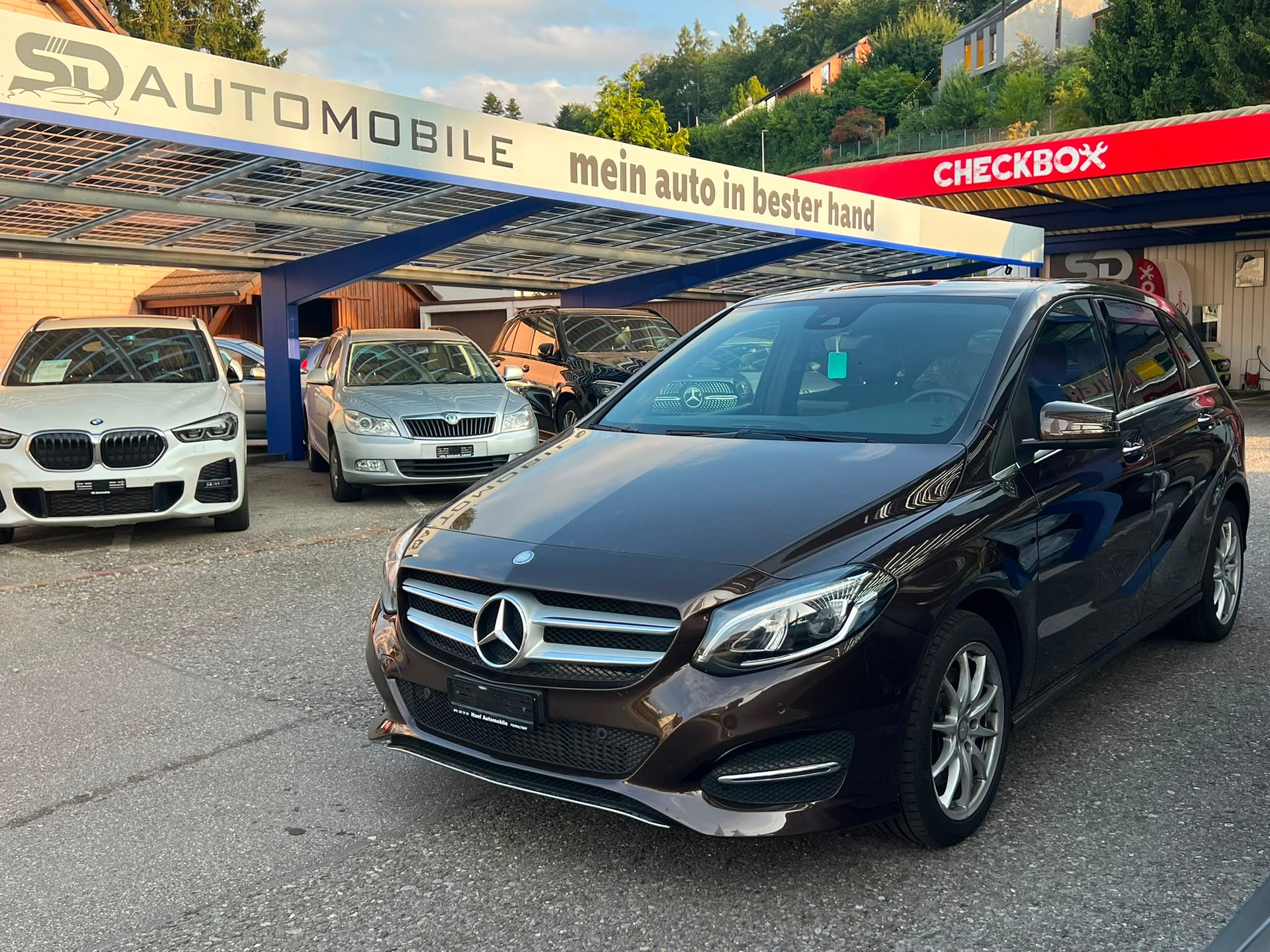 MERCEDES-BENZ B 250 AMG Line 4Matic 7G-DCT-image-2
