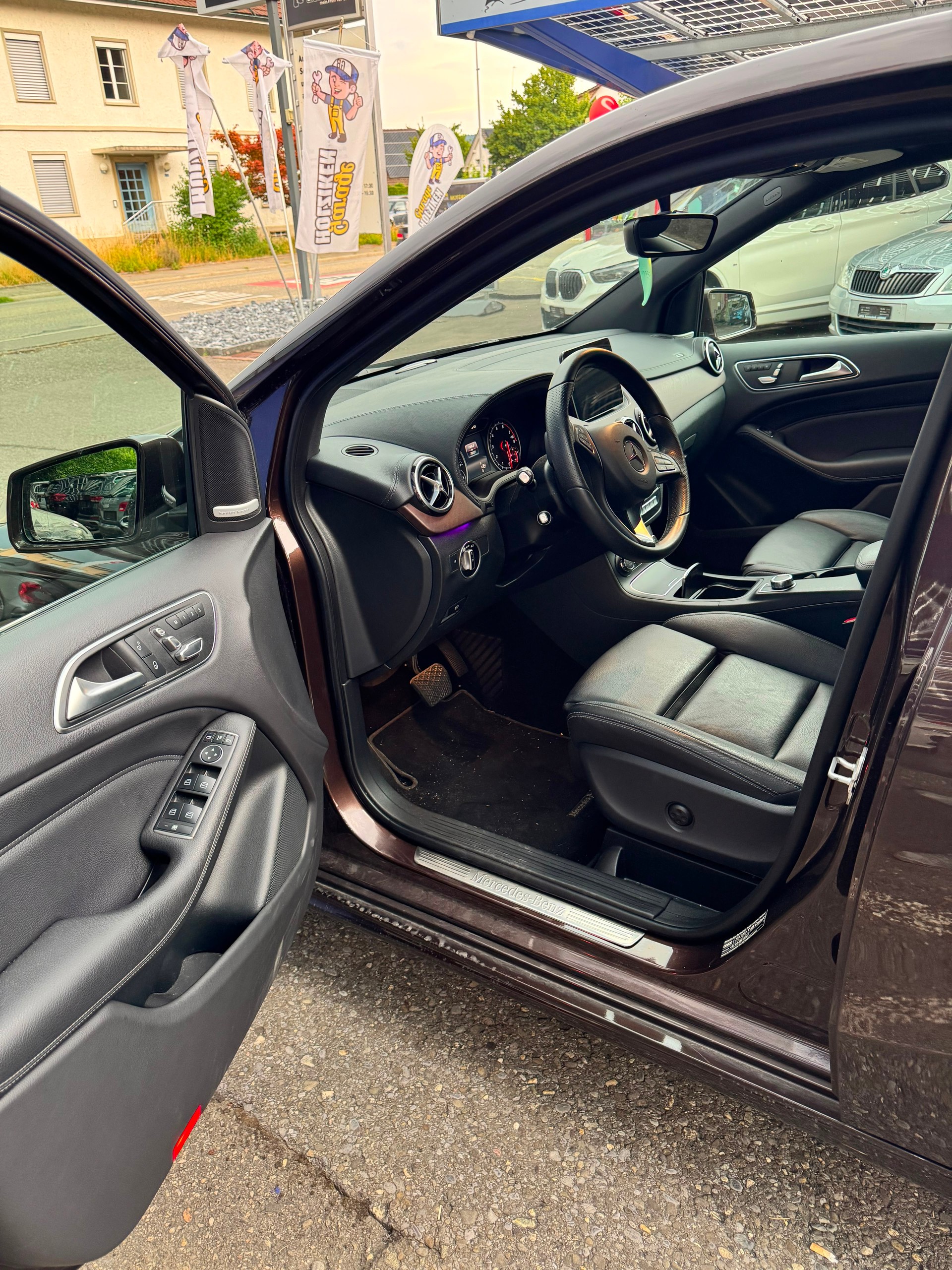 MERCEDES-BENZ B 250 AMG Line 4Matic 7G-DCT-image-11