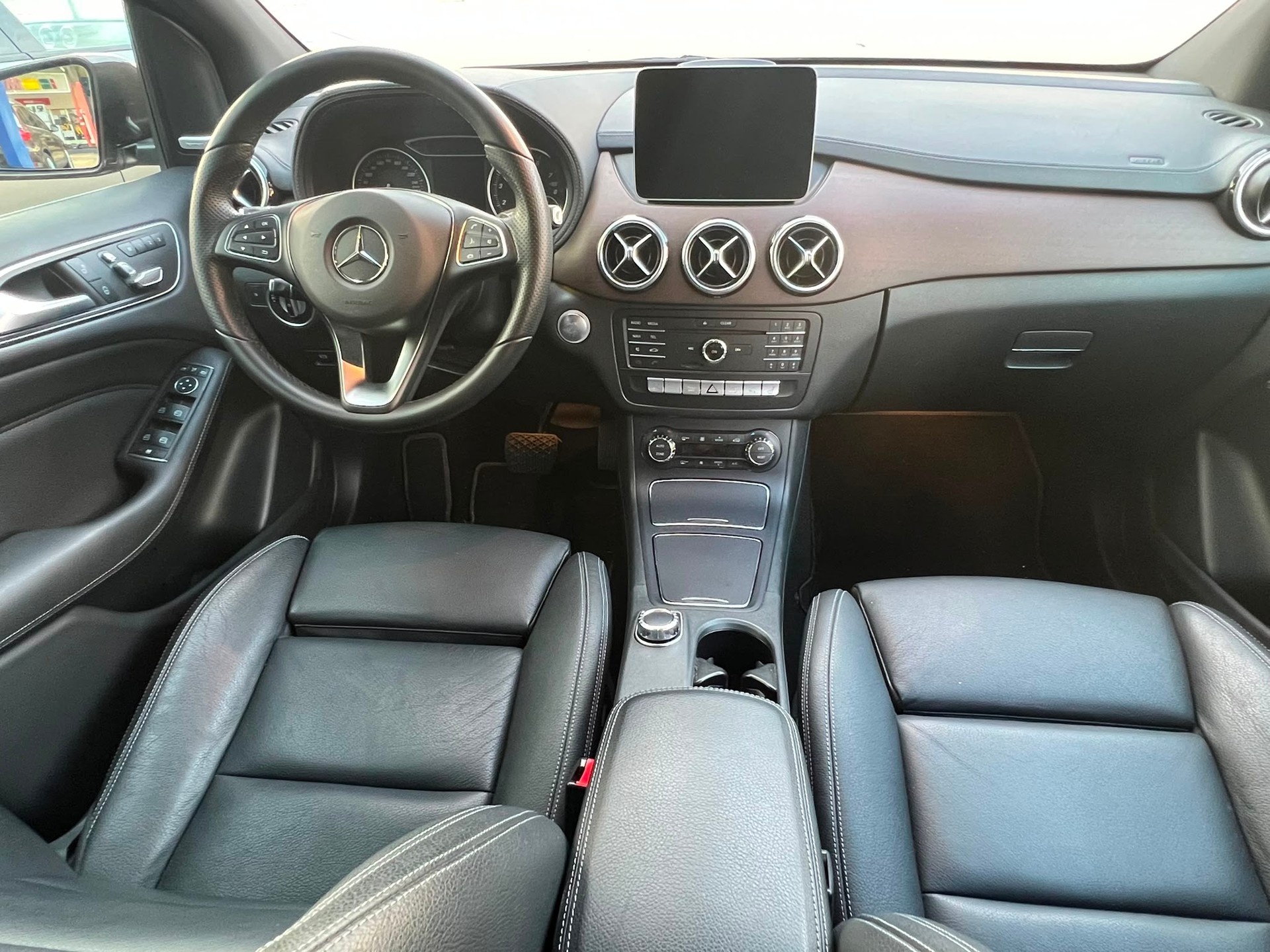 MERCEDES-BENZ B 250 AMG Line 4Matic 7G-DCT-image-9