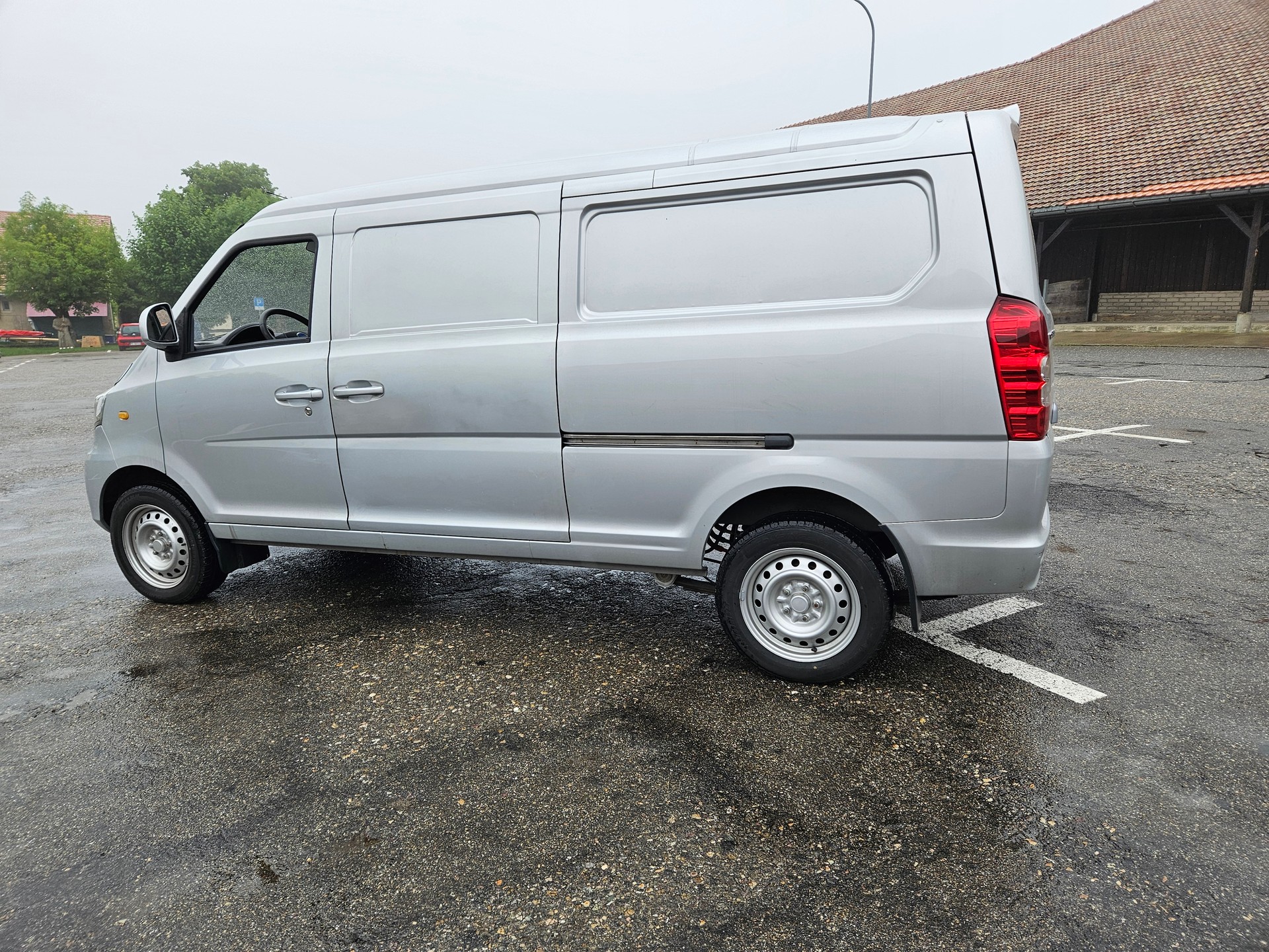 CENNTRO LOGISTAR 200 V FAHRBAR ROULABLE COTE DROIT ENDOMMAGE RECHTE SEITE BESCHADIG-image-1