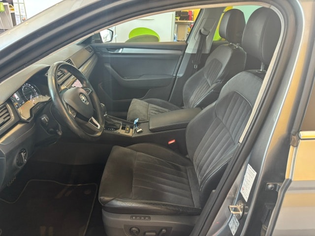 SKODA Superb Combi 1.4 TSI ACT Style DSG-image-11