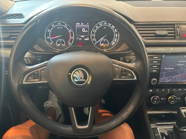 SKODA Superb Combi 1.4 TSI ACT Style DSG-image-8