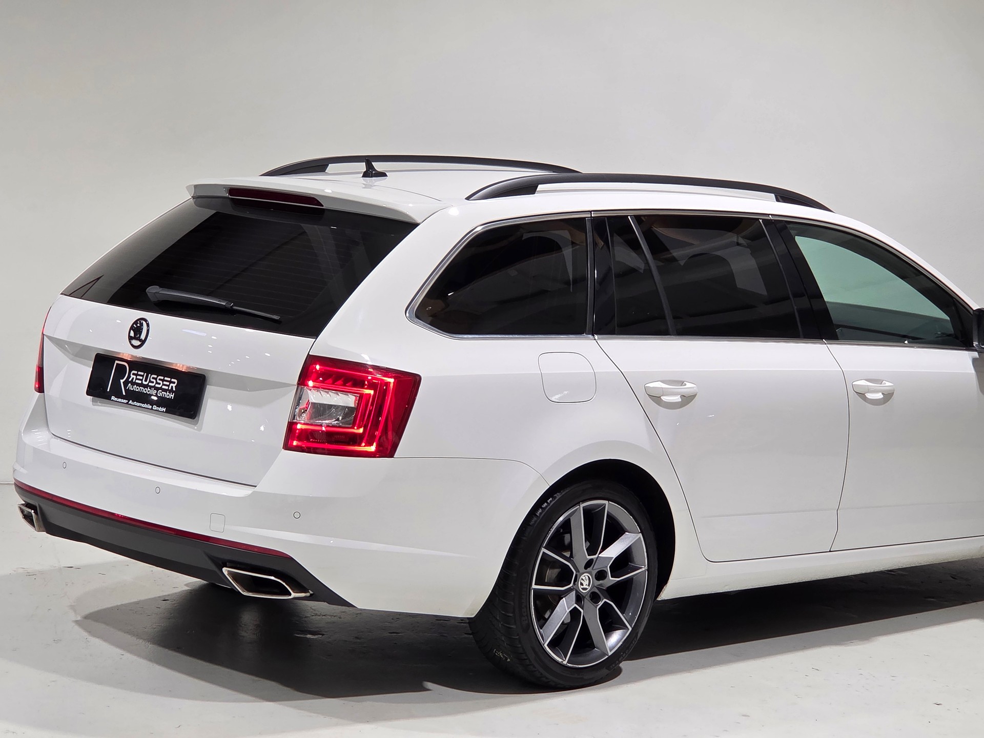 SKODA Octavia Combi 2.0 TDI RS DSG-image-20