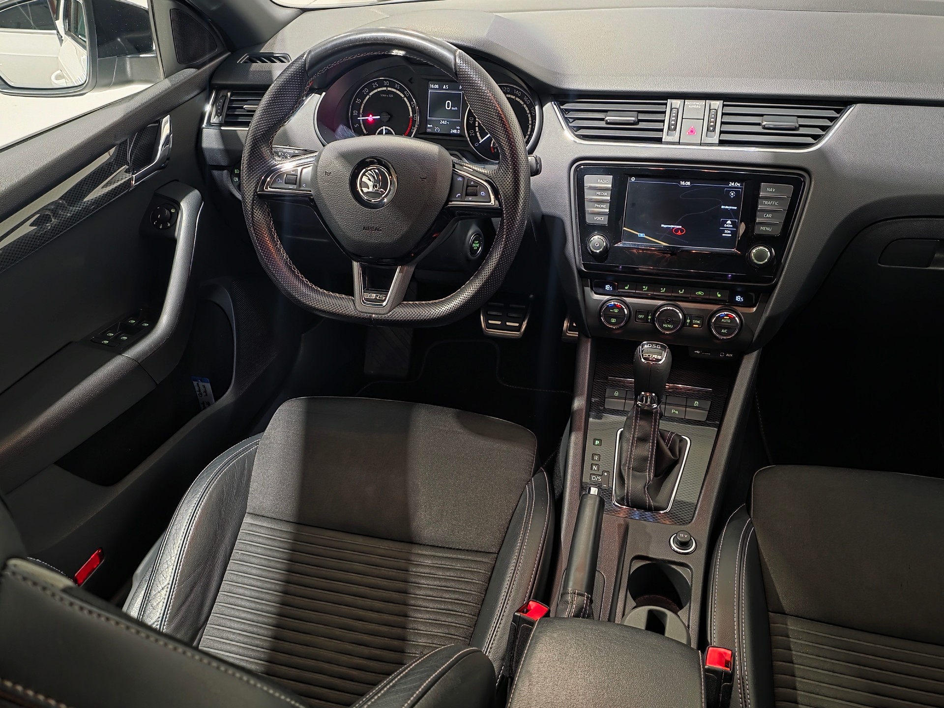 SKODA Octavia Combi 2.0 TDI RS DSG-image-5