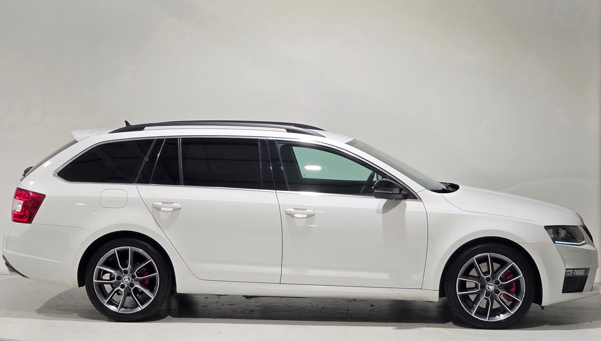 SKODA Octavia Combi 2.0 TDI RS DSG-image-18