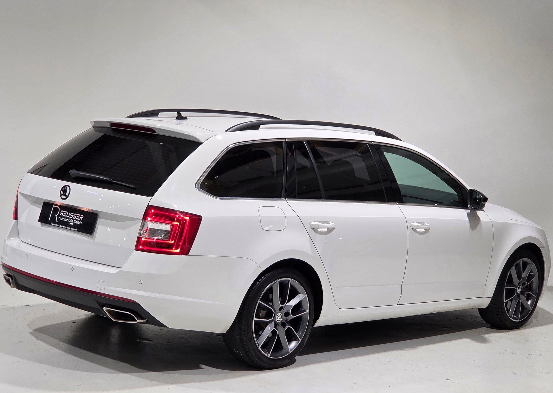 SKODA Octavia Combi 2.0 TDI RS DSG-image-19