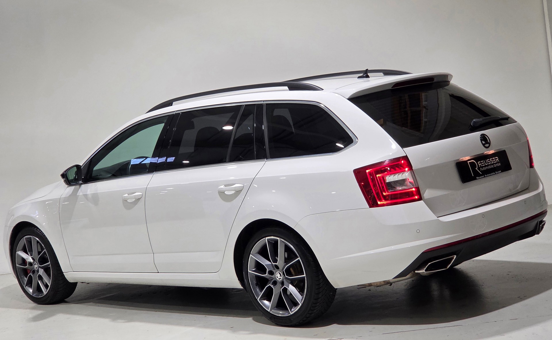 SKODA Octavia Combi 2.0 TDI RS DSG-image-2