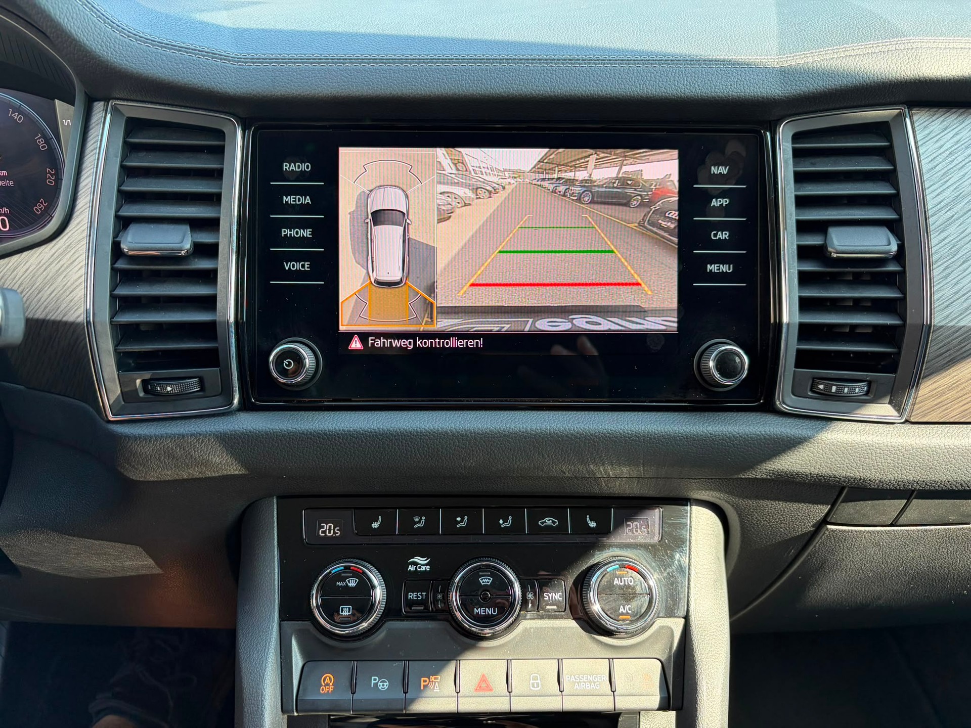 SKODA Kodiaq 2.0 TDI CR Style 4x4 DSG-image-11