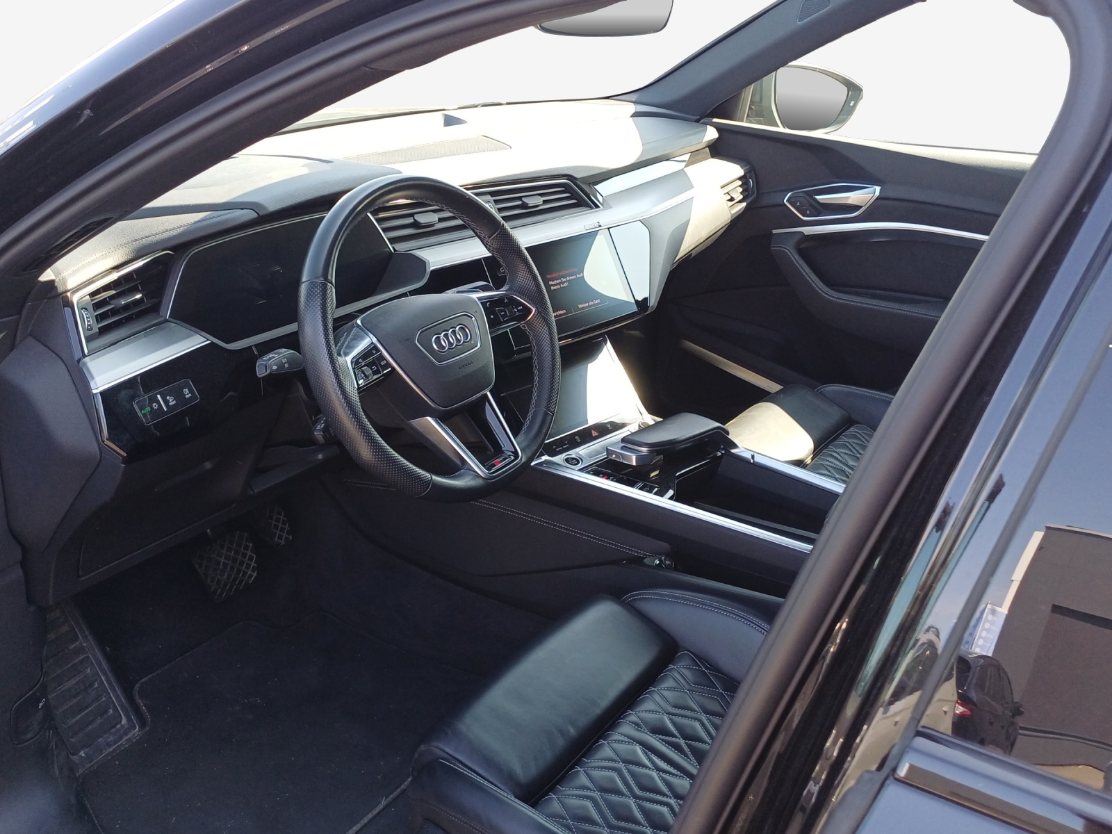 AUDI e-tron 55 Sportback S Line Black Edition quattro-image-7