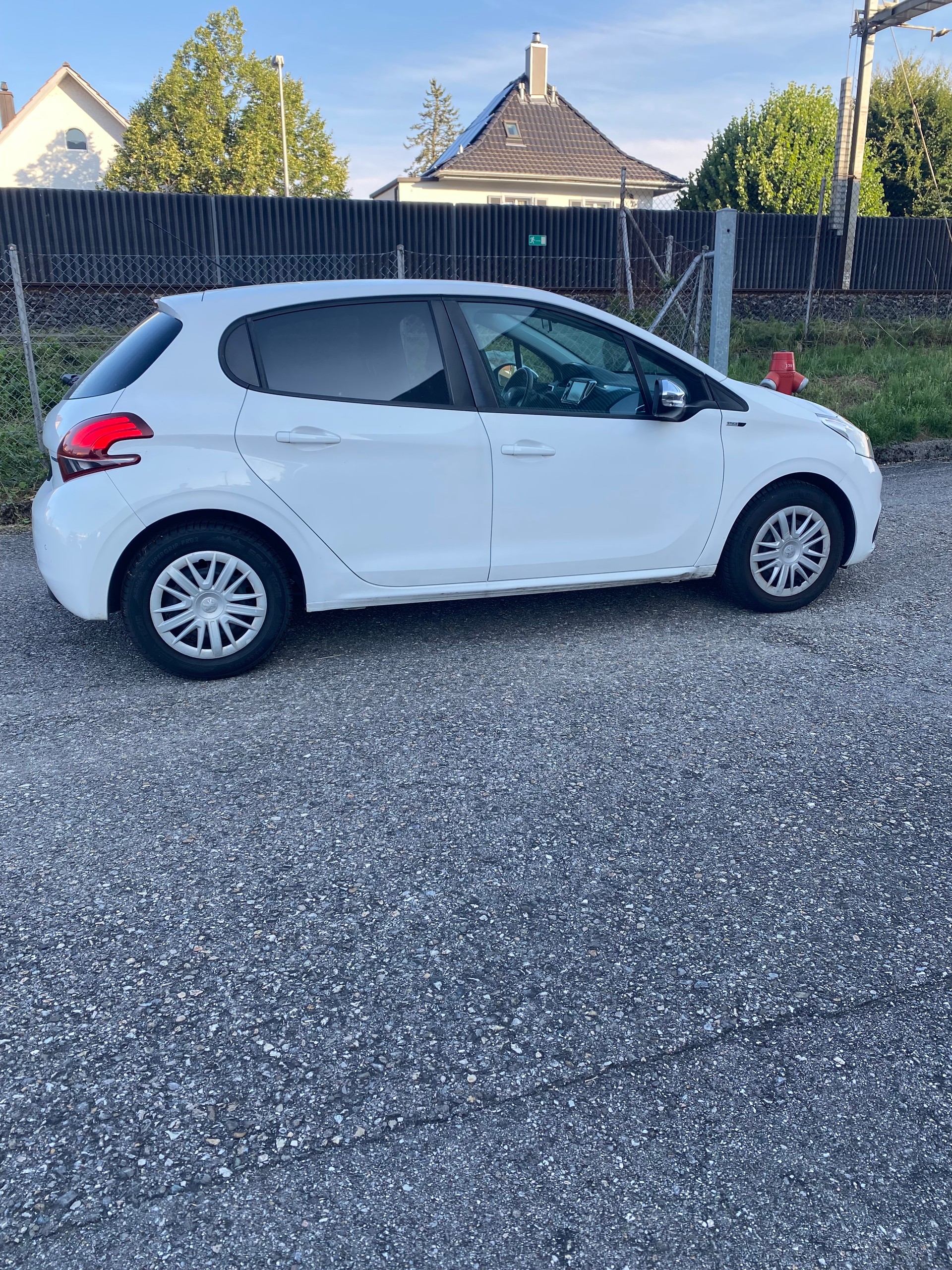 PEUGEOT 208 1.2 PureTech Active-image-3