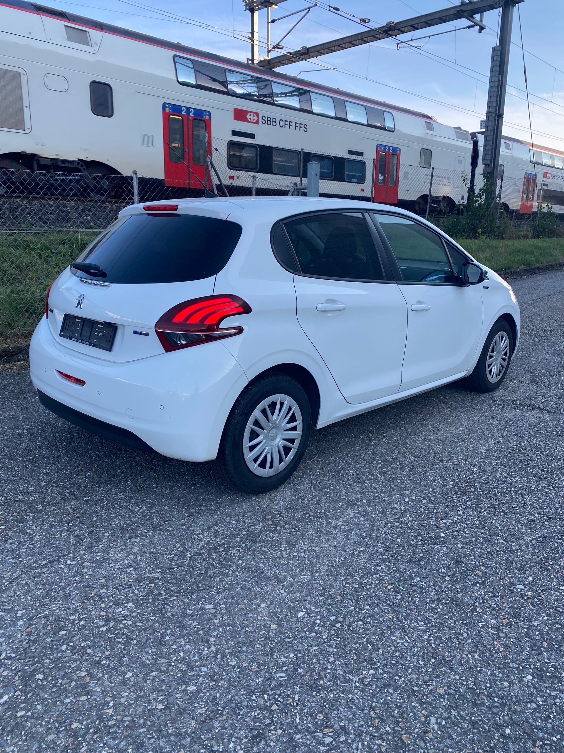 PEUGEOT 208 1.2 PureTech Active-image-5