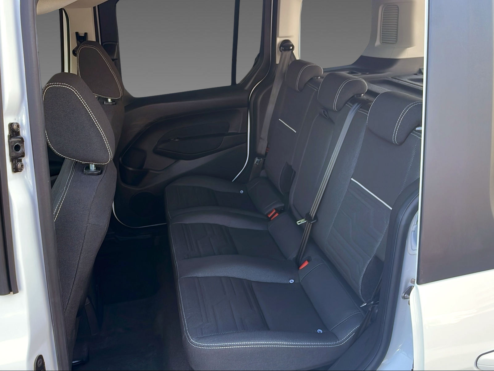 FORD Tourneo Connect 1.5 TDCi 120 Titanium-image-7