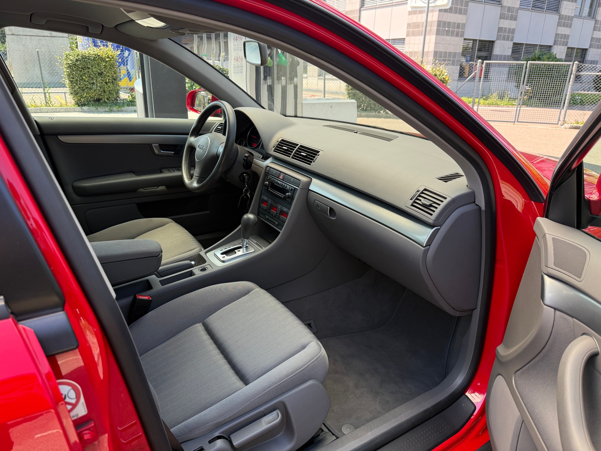AUDI A4 1.9 TDI / Frisch ab MFK 24.07.2026 / KM GARANTIERT / 1.Hand! / 130PS / PDC / Automat / AHK 1600kg-image-6