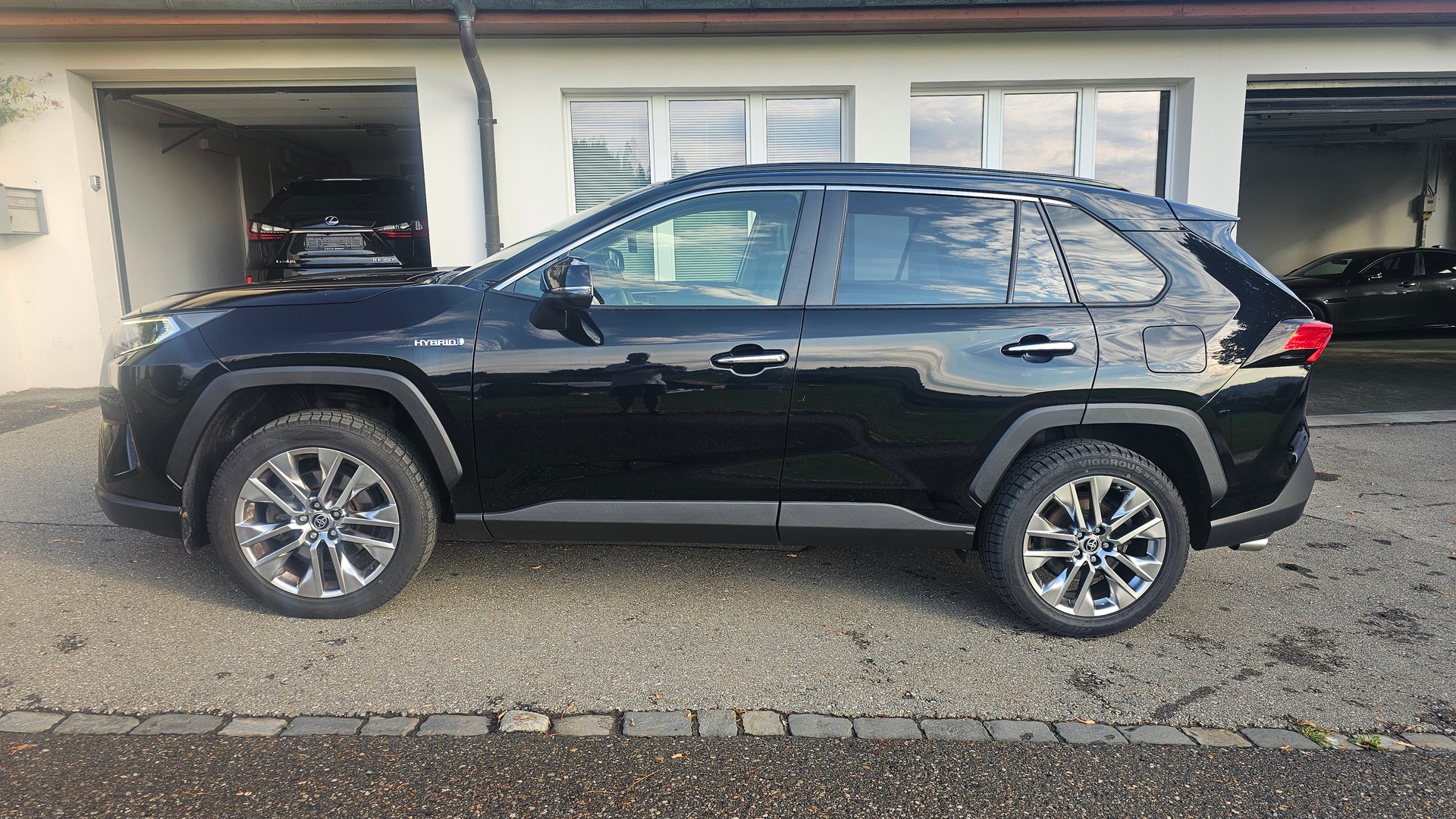 TOYOTA RAV-4 2.5 HSD Premium e-CVT 4WD-image-2