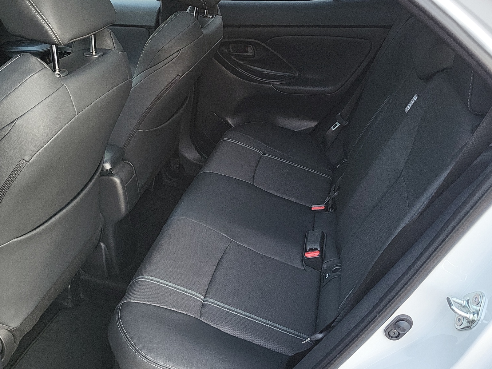 TOYOTA Yaris Cross 1.5 VVT-i HSD Premium AWD-image-14