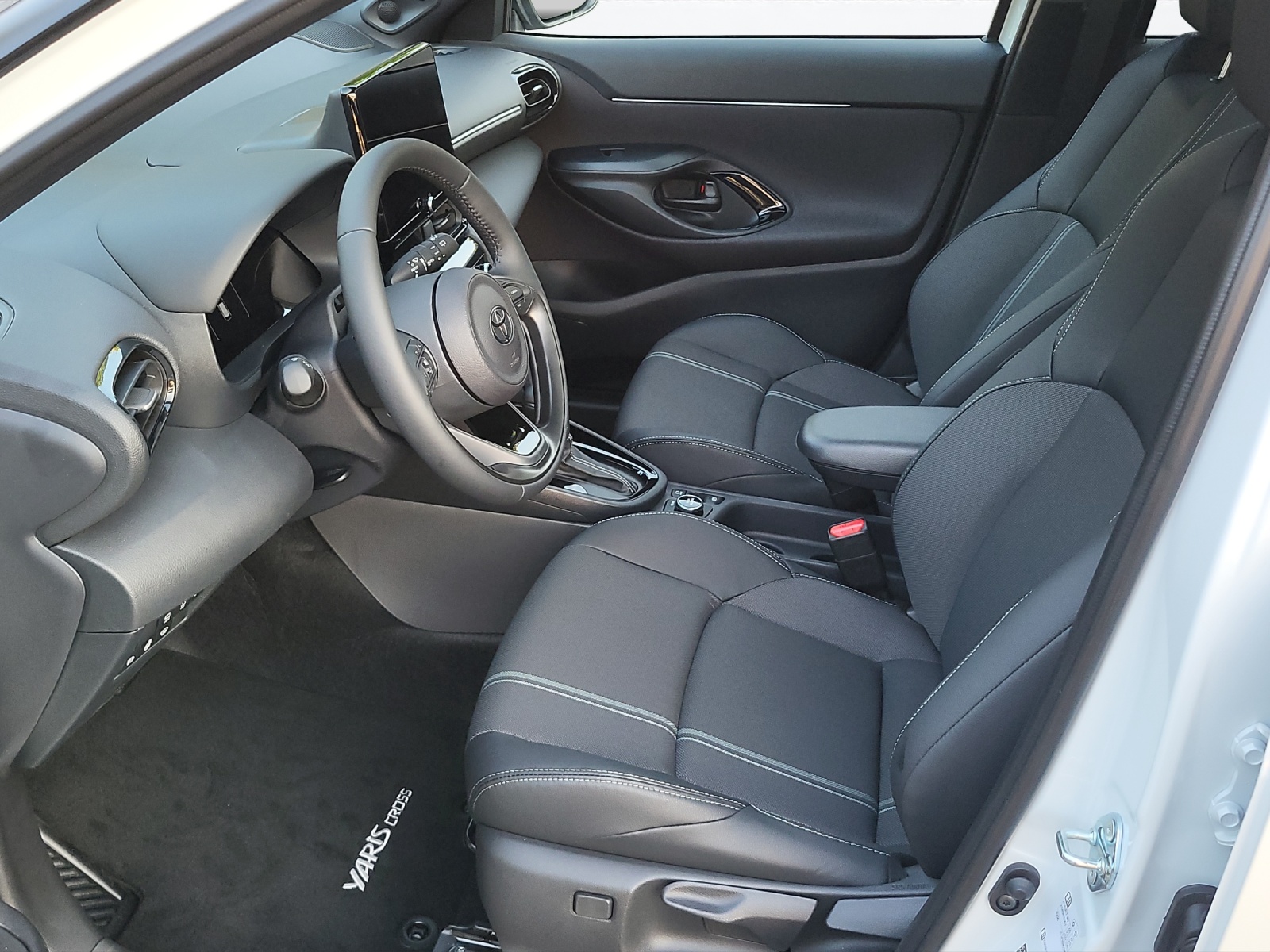 TOYOTA Yaris Cross 1.5 VVT-i HSD Premium AWD-image-12