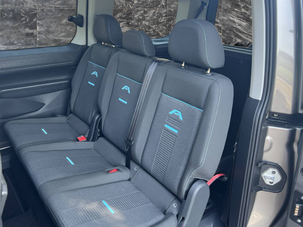 FORD TOURNEO CONNECT Grand 1.5 EcoBoost 150 Active PHEV-image-8