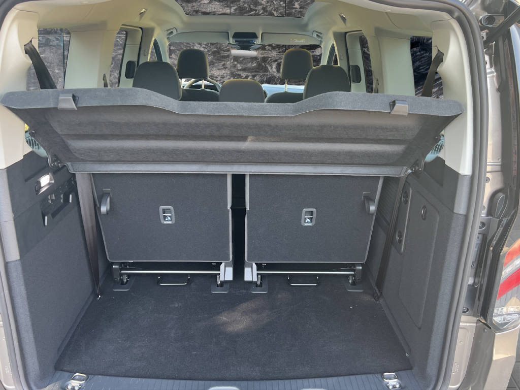 FORD TOURNEO CONNECT Grand 1.5 EcoBoost 150 Active PHEV-image-9