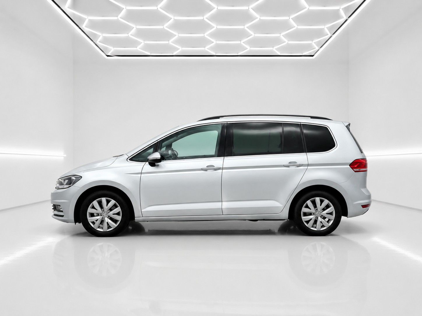 VW Touran 2.0 TDI BlueMotion Technology Comfortline DSG-image-3