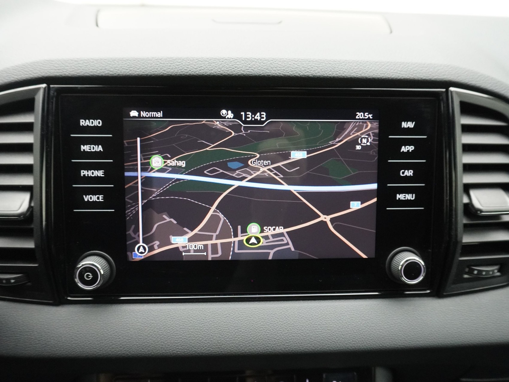 SKODA Karoq 1.5 TSI DSG Sport Line-image-23