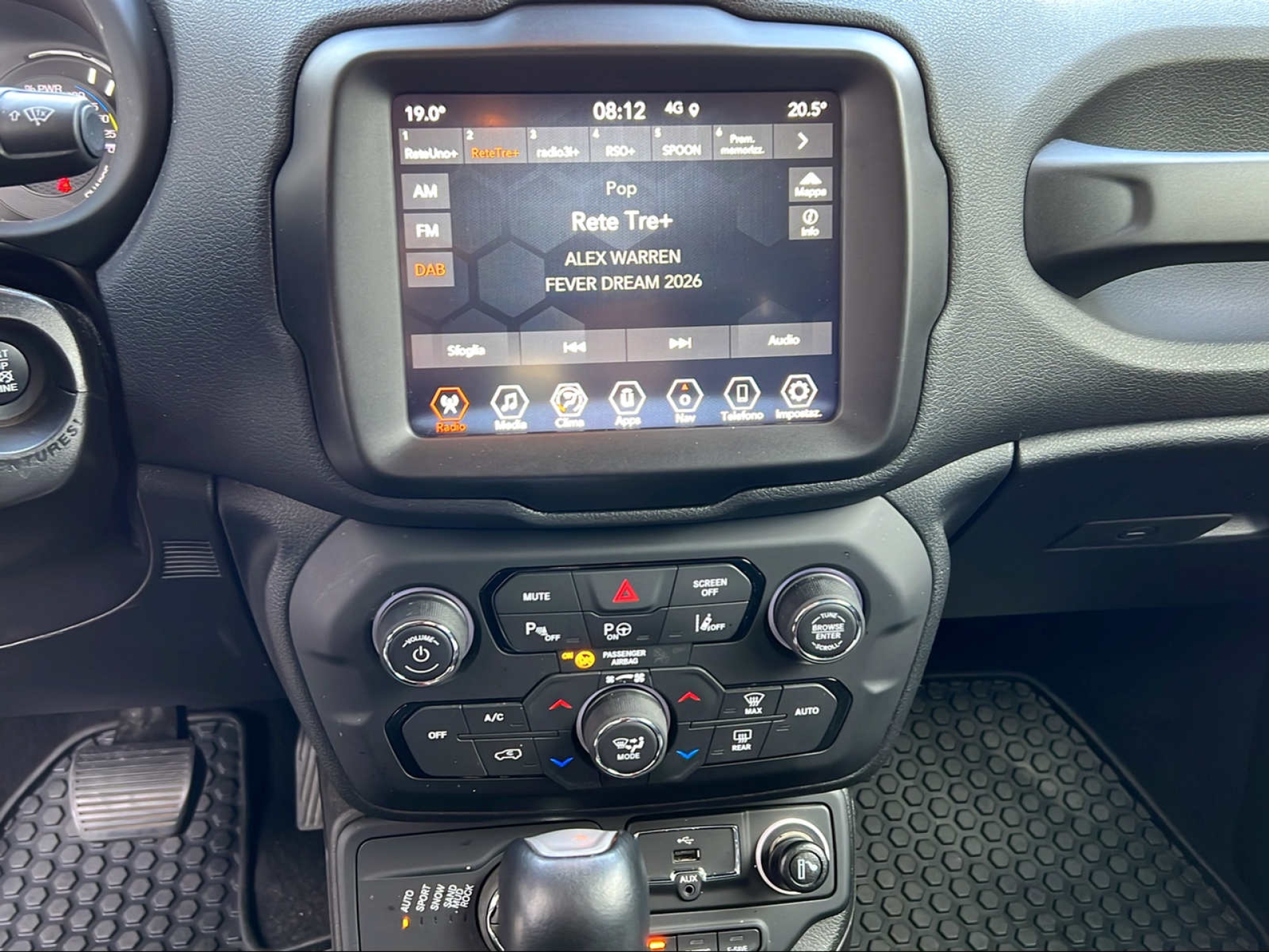 JEEP Renegade 1.3 PHEV Trailhawk AWD-image-9