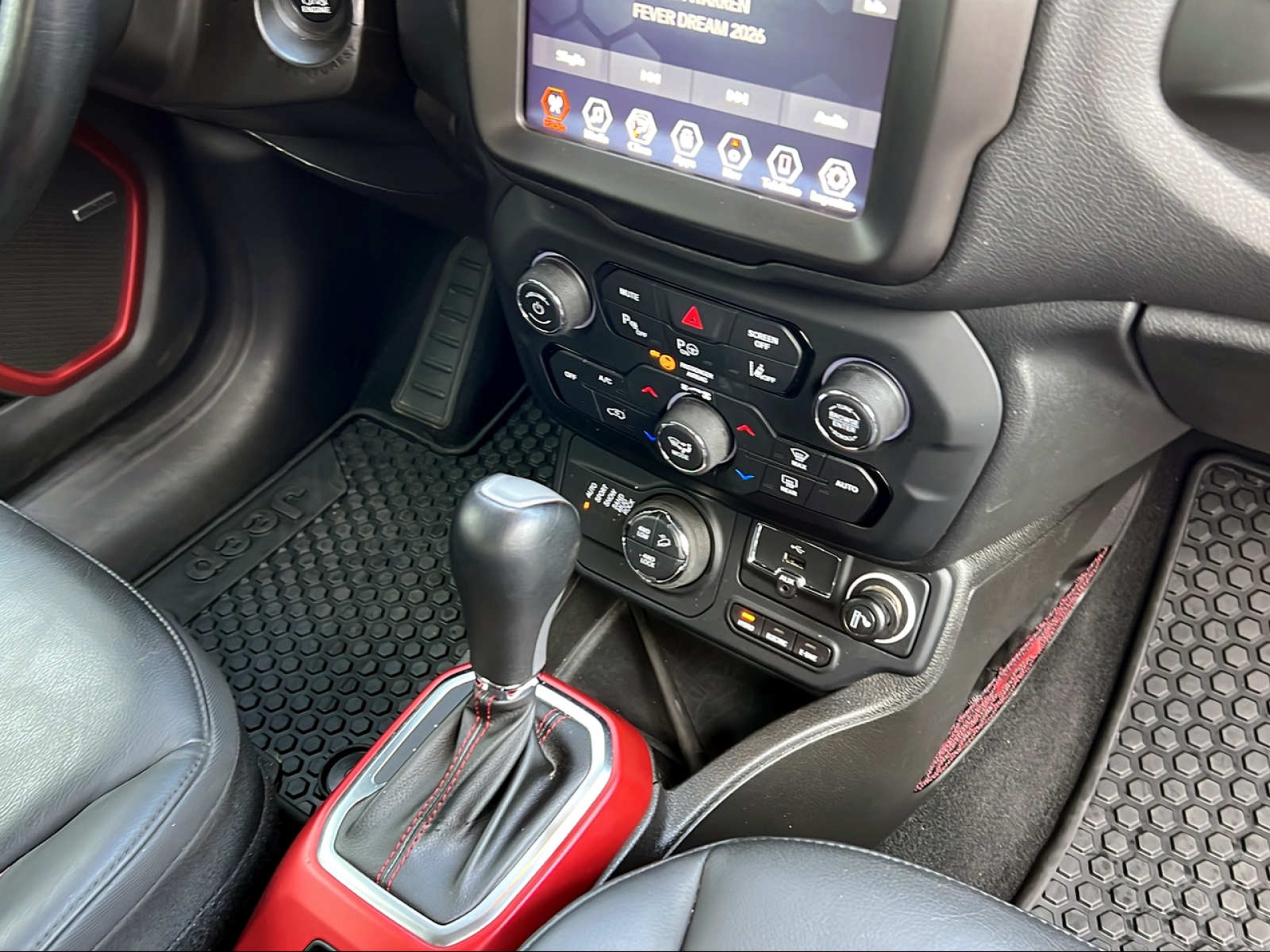 JEEP Renegade 1.3 PHEV Trailhawk AWD-image-10
