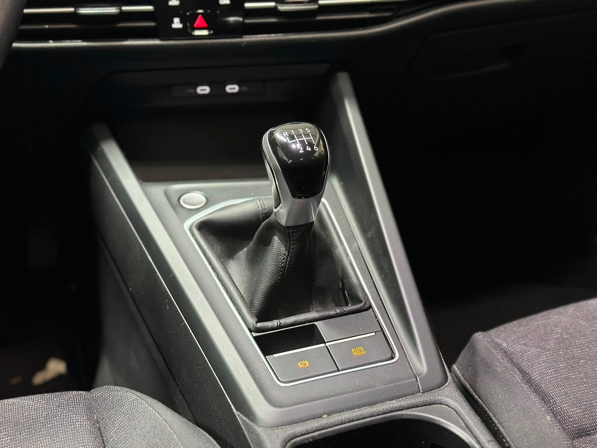 VW Golf 1.0 TSI Life-image-11