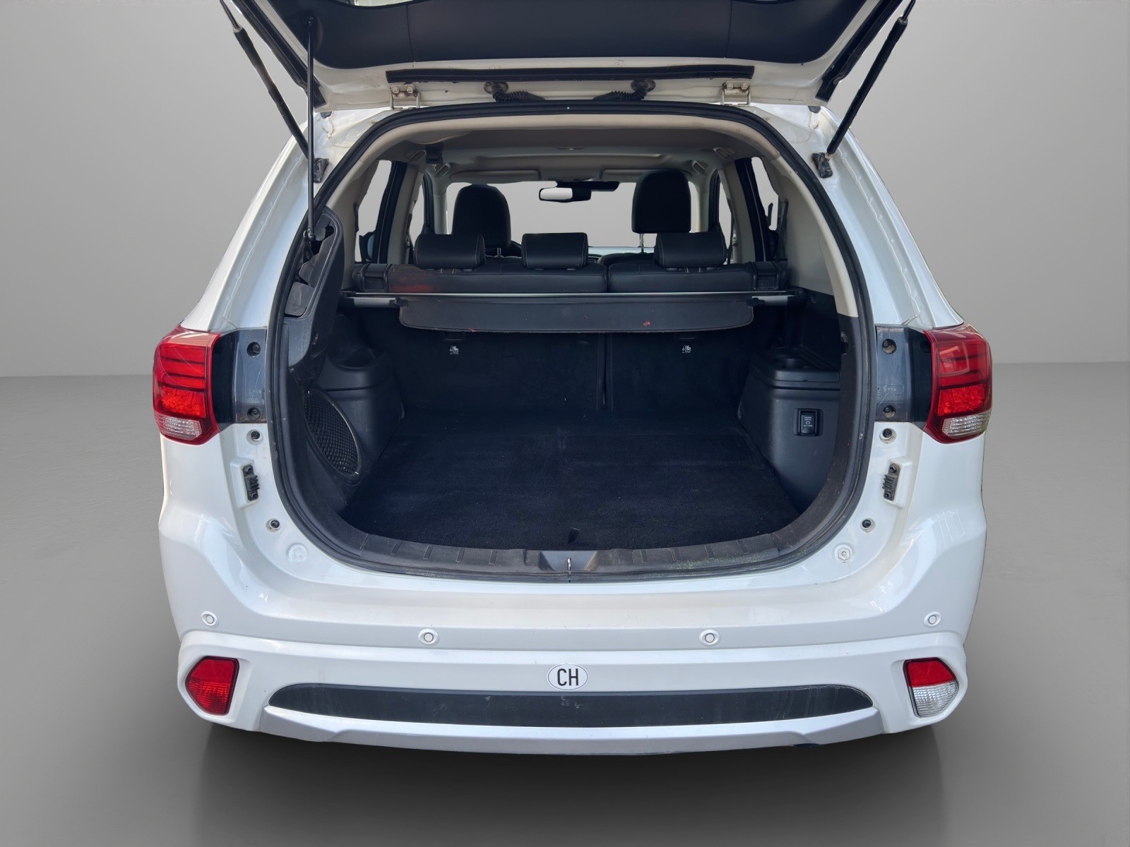 MITSUBISHI Outlander 2.0 PHEV Diamond 4WD Automatic-image-11