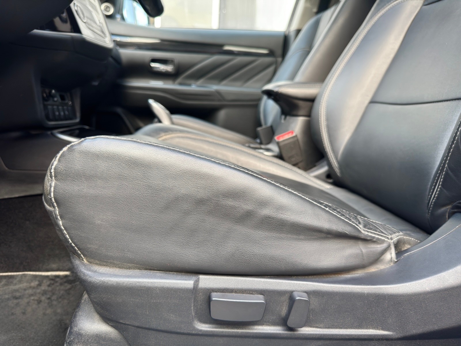 MITSUBISHI Outlander 2.0 PHEV Diamond 4WD Automatic-image-22