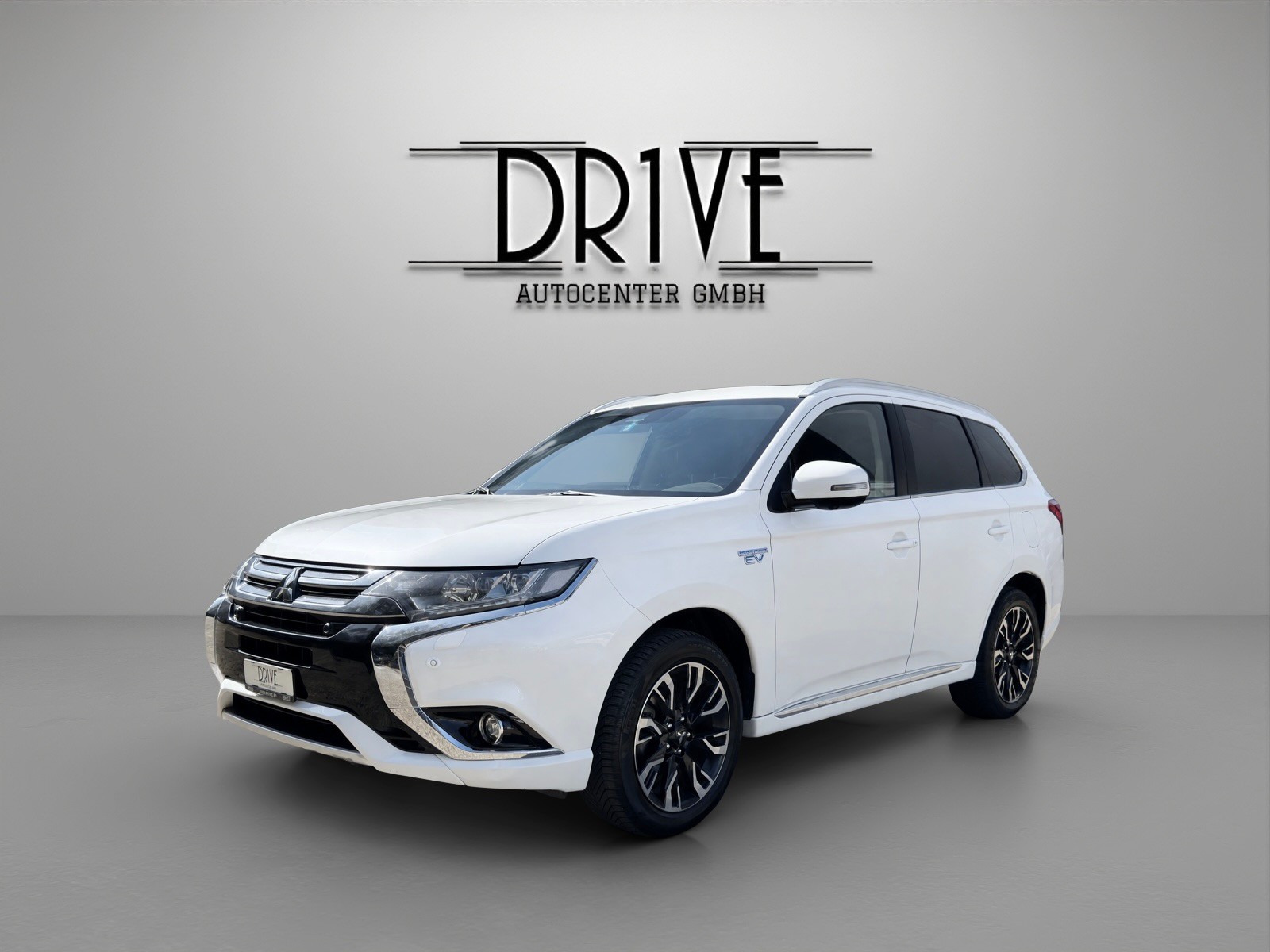MITSUBISHI Outlander 2.0 PHEV Diamond 4WD Automatic-image-0