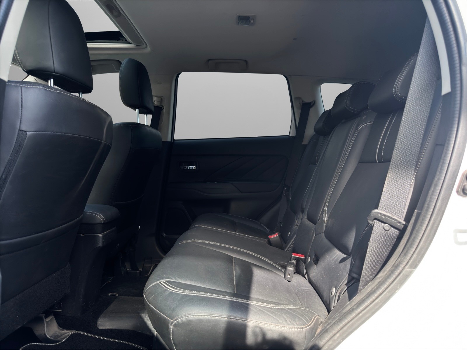 MITSUBISHI Outlander 2.0 PHEV Diamond 4WD Automatic-image-10