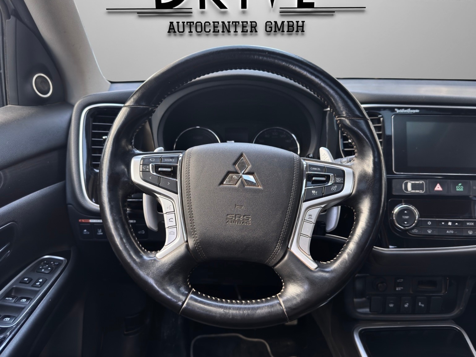 MITSUBISHI Outlander 2.0 PHEV Diamond 4WD Automatic-image-9