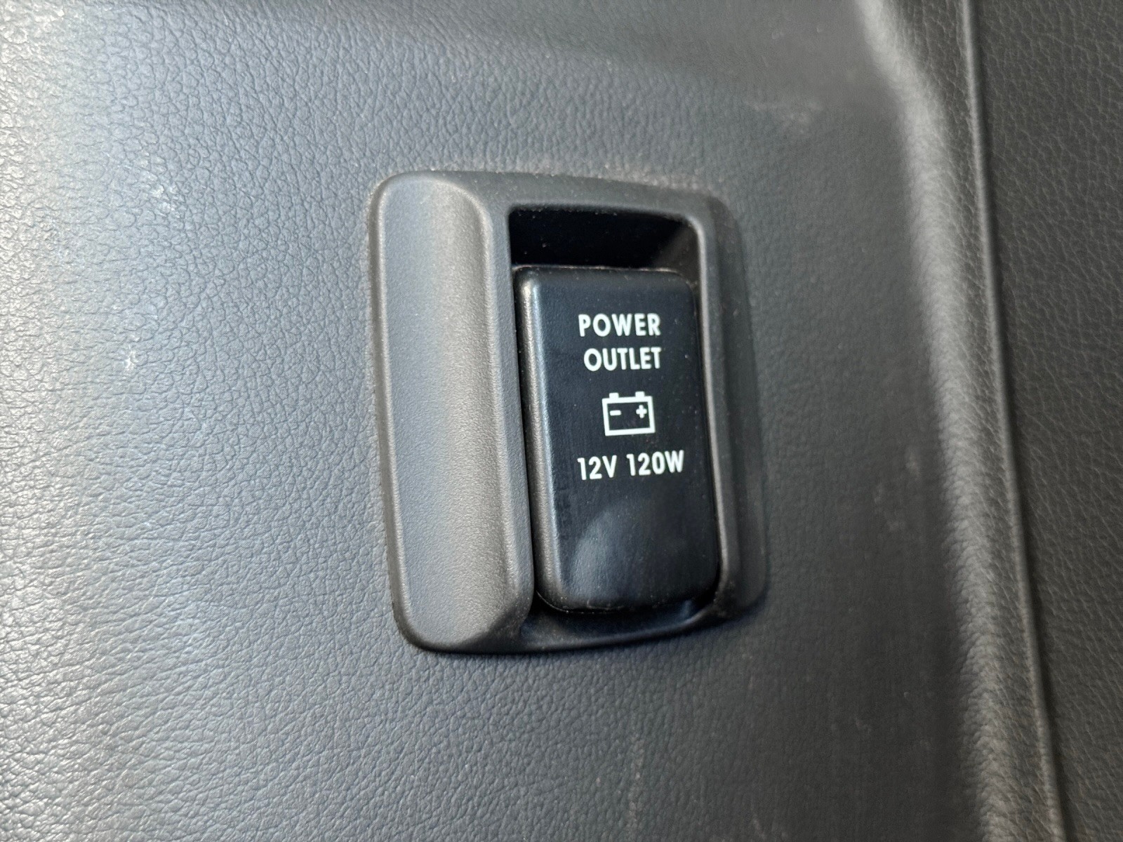 MITSUBISHI Outlander 2.0 PHEV Diamond 4WD Automatic-image-25