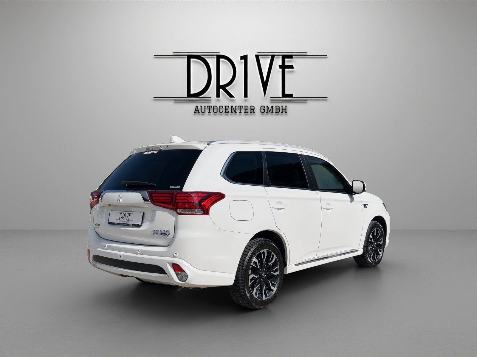 MITSUBISHI Outlander 2.0 PHEV Diamond 4WD Automatic-image-4