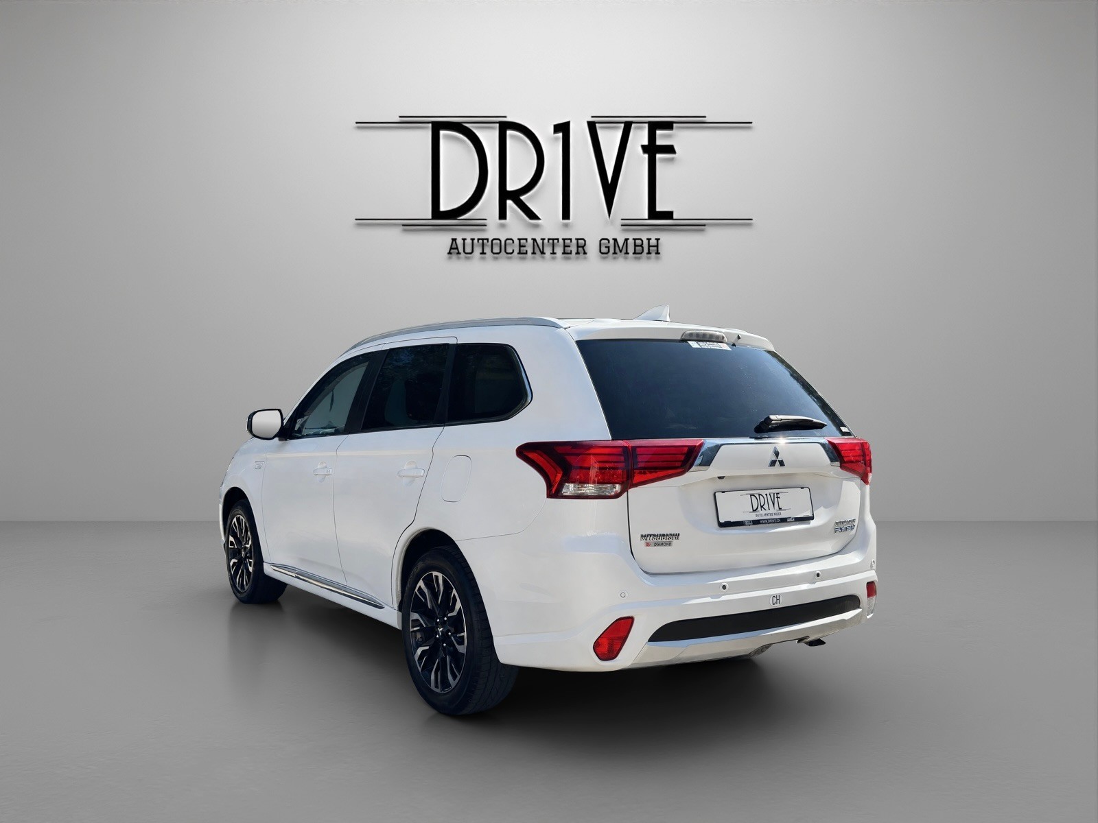 MITSUBISHI Outlander 2.0 PHEV Diamond 4WD Automatic-image-6