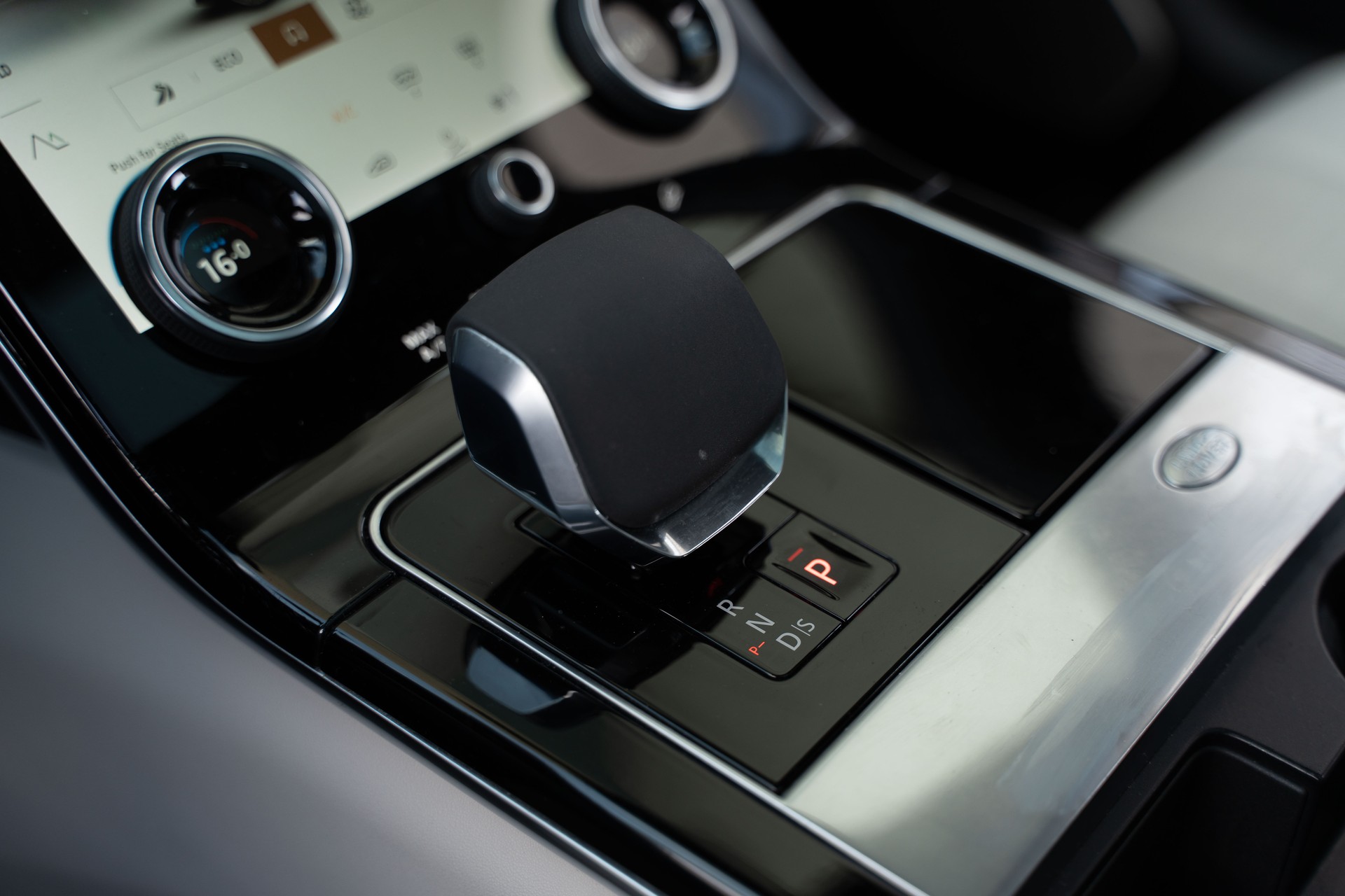 LAND ROVER Range Rover Velar R-Dynamic P 400 S Automatic-image-12