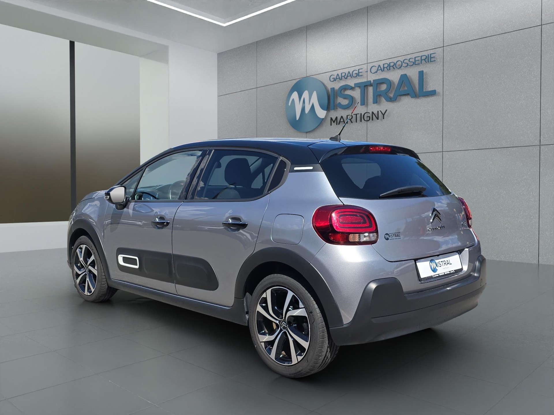 CITROEN C3 1.2 PureTech Shine-image-2