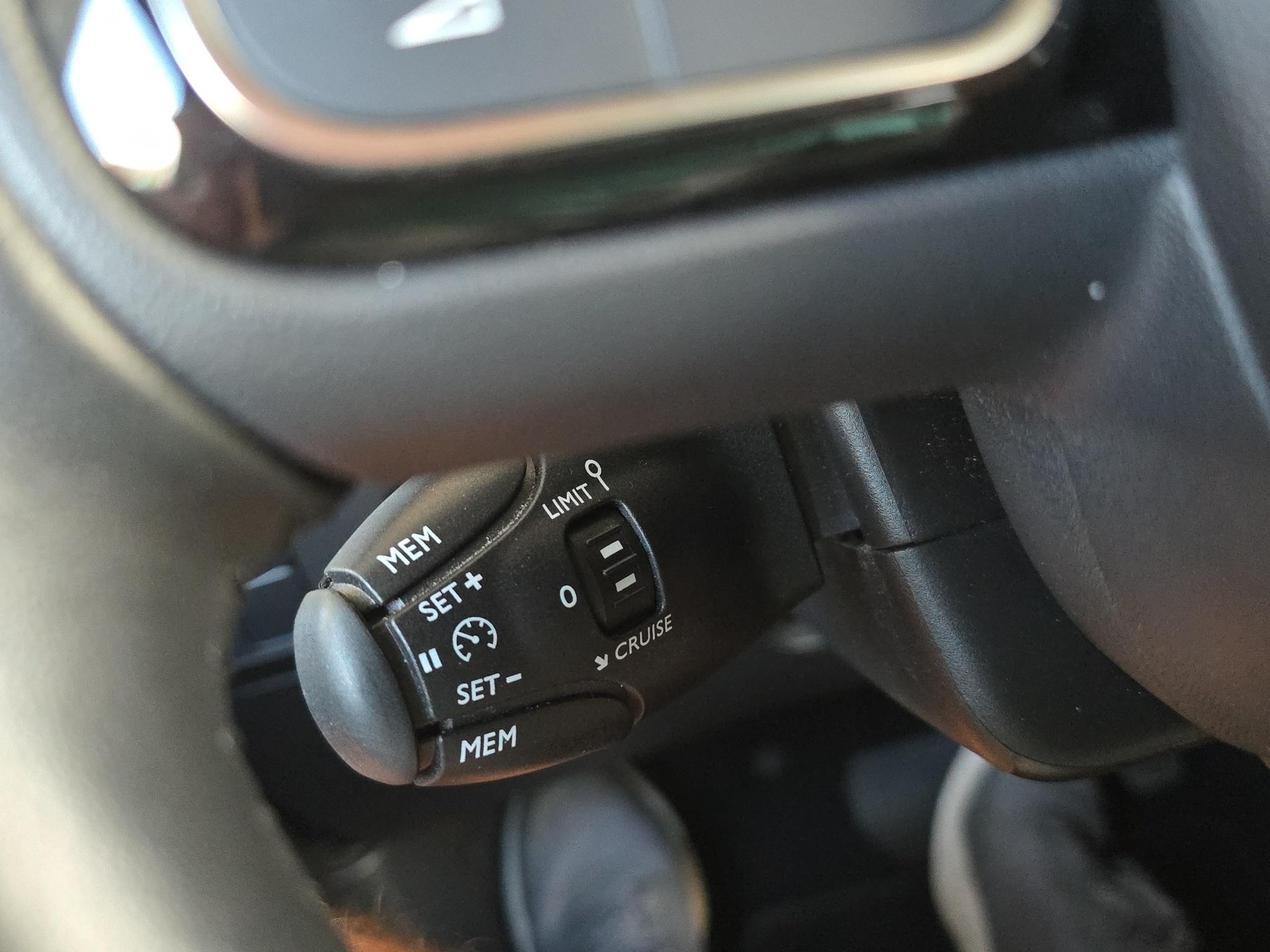 CITROEN C3 1.2 PureTech Shine-image-15