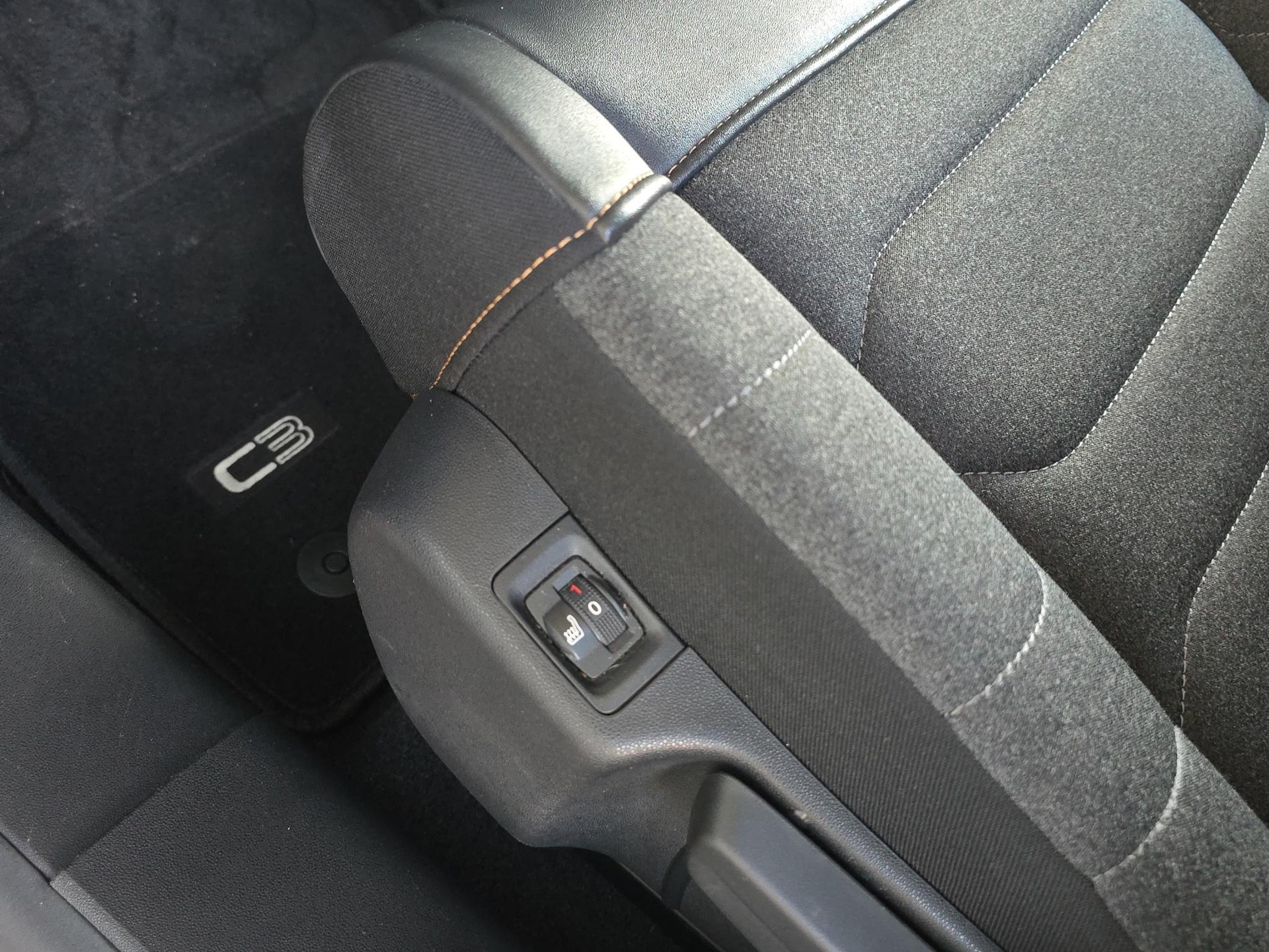 CITROEN C3 1.2 PureTech Shine-image-21