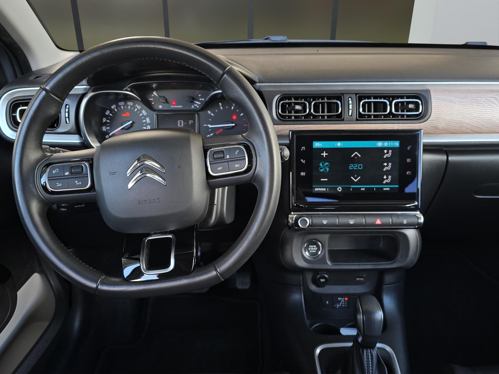 CITROEN C3 1.2 PureTech Shine-image-9