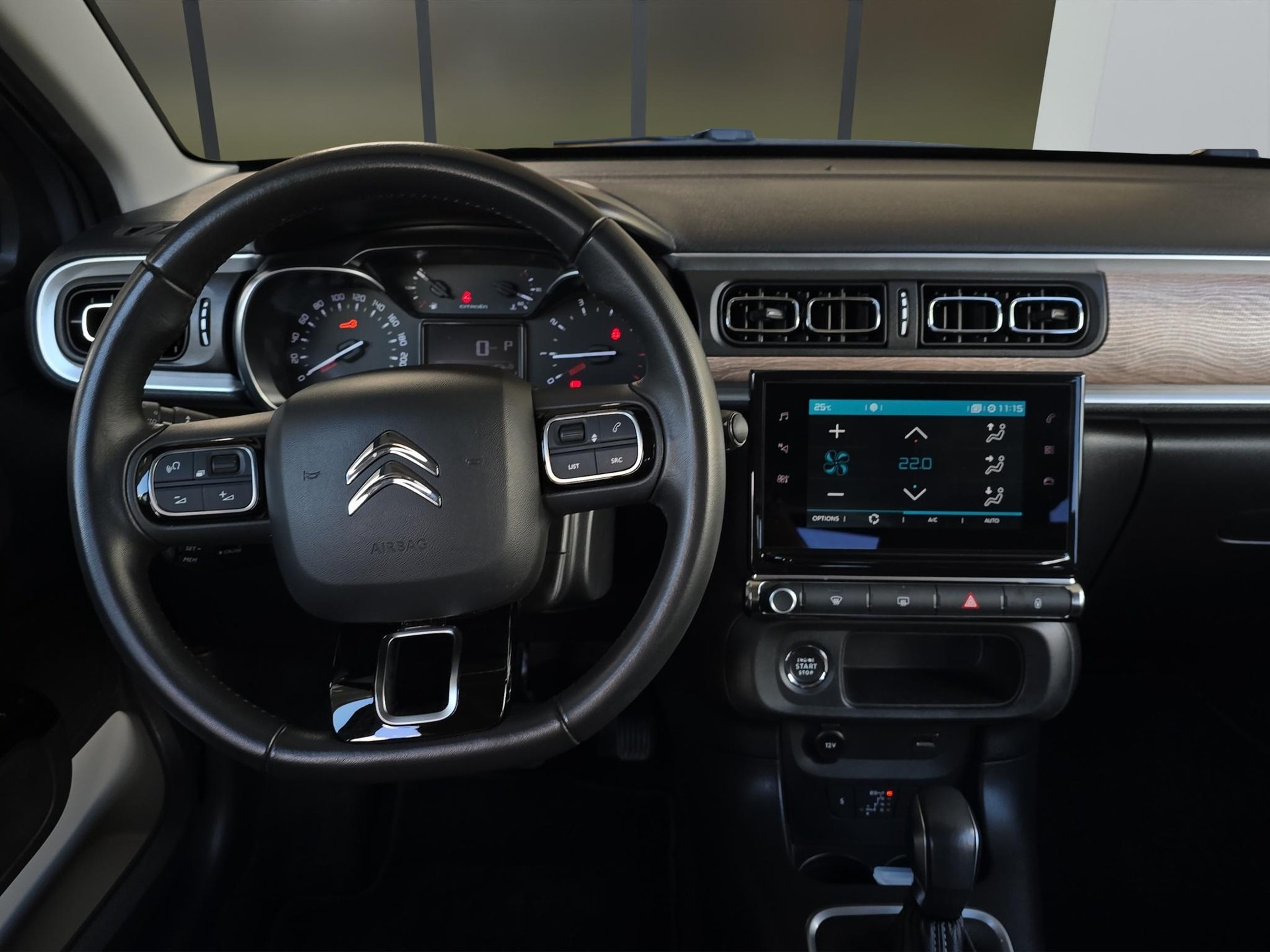 CITROEN C3 1.2 PureTech Shine-image-10